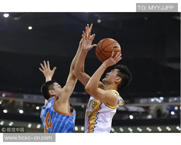 张昊的成长之路:从普通少年到篮球场上的璀璨明星 张昊的成长之路:从普通少年到篮球场上的璀璨明星